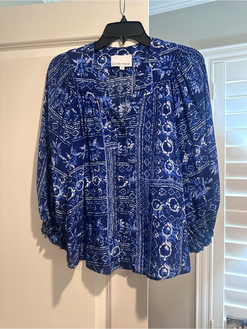 Gilner Farrar Royal Blue Printed V-Neck Peasant Blouse
